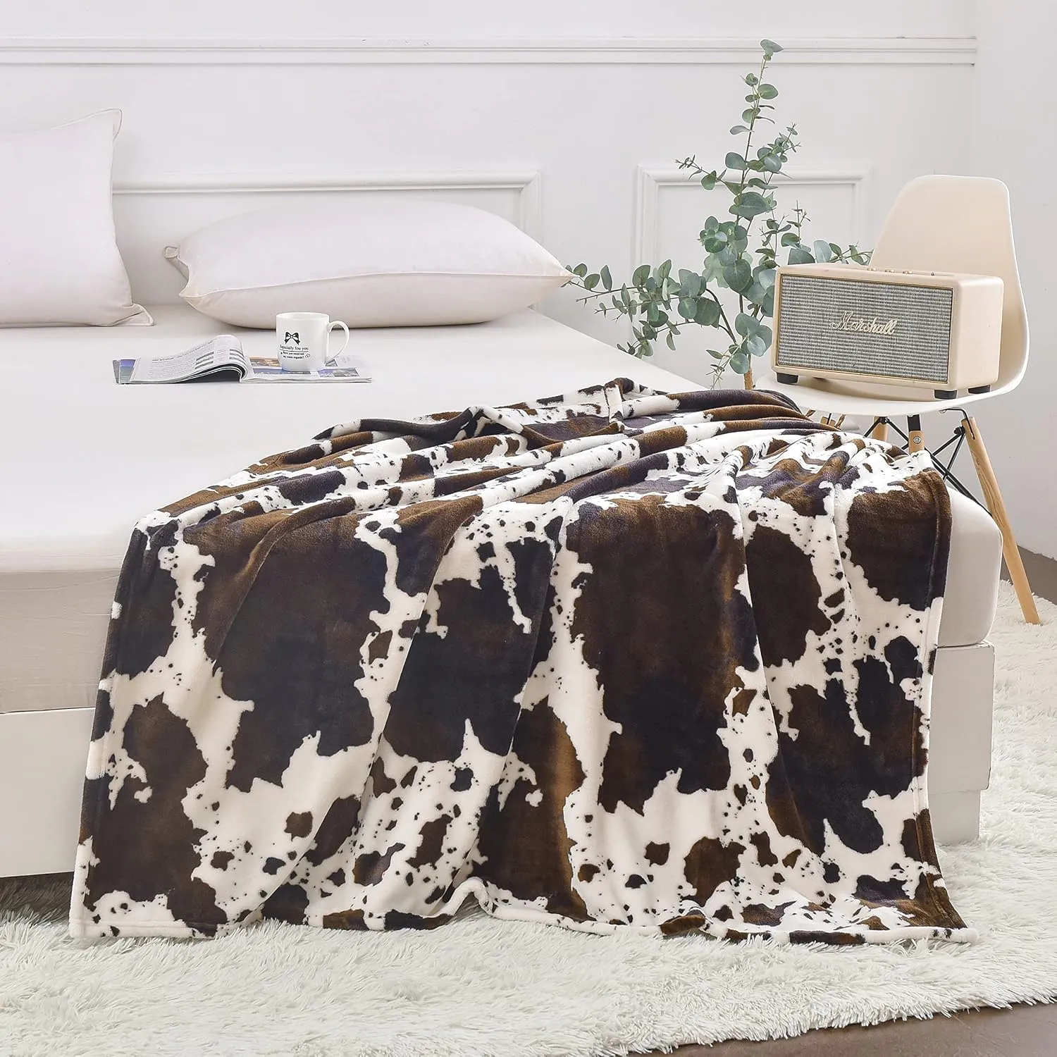 Bnuitland Cow Print Throw Blanket with Storage Pouch, 300 GSM Double Sided Cute for Bed/Sofa/Lap, Gift Blanket for Kids/Babys/Pets, Super Soft Cozy Lightweight Fuzzy Flannel Throw, 5040 inch