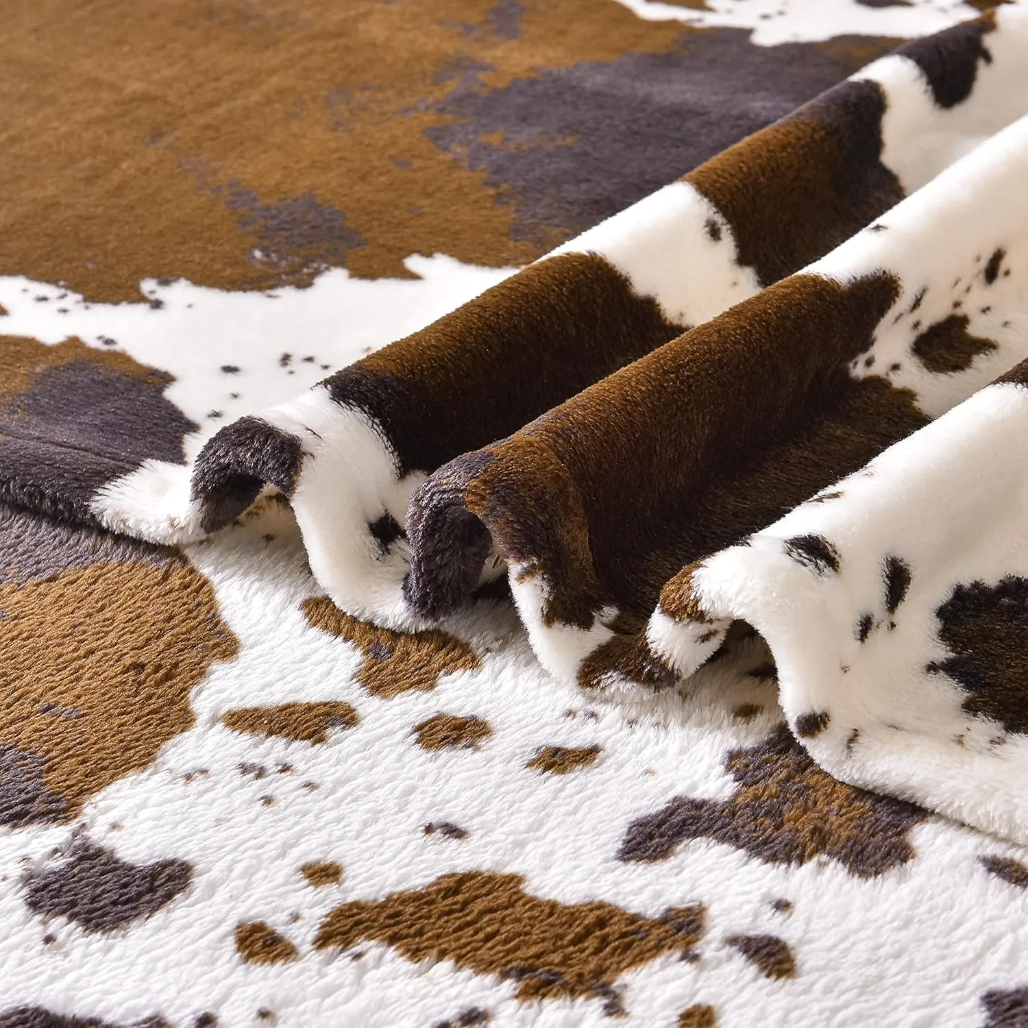 Bnuitland Cow Print Throw Blanket with Storage Pouch, 300 GSM Double Sided Cute for Bed/Sofa/Lap, Gift Blanket for Kids/Babys/Pets, Super Soft Cozy Lightweight Fuzzy Flannel Throw, 5040 inch