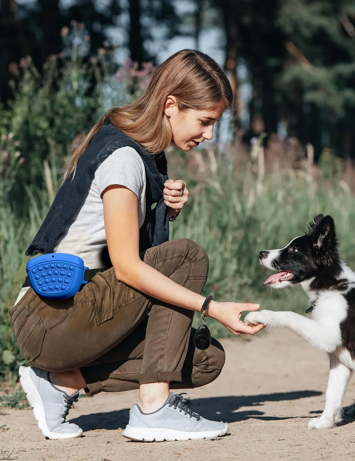 Gobeigo Dog Treat Pouch with Training Clicker 2.0-Upgrade Stronger Magnetic Closure to Avoid Spilling, 1.67 Cup Silicone Treat Bag Fanny Pack with Waist Belt for Pet Training Walking (Blue)